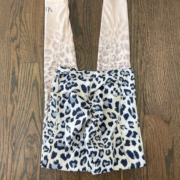 Noire blanc LEOPARD GRADIENT SCRUNCH LEGGING🐆🤍 - Picture 4 of 4